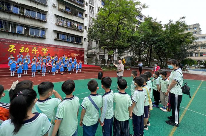 广汉实小幼儿园小朋友来校参观