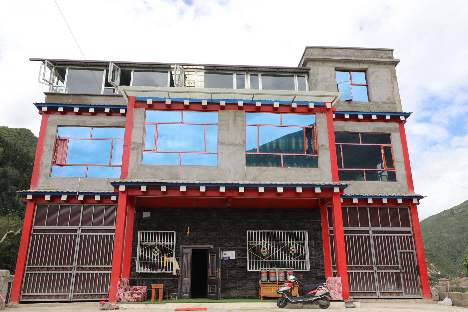 金沙乡老百姓重建后的新房 (2).JPG
