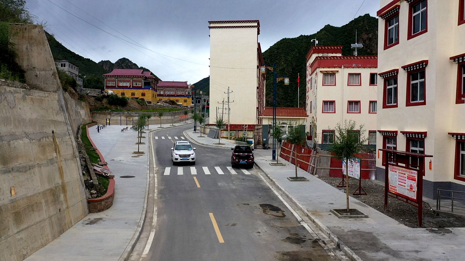 新建后的乡镇街道.jpg