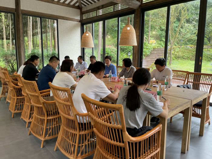 县工商联深入企业指导“百企兴百村”行动.jpg
