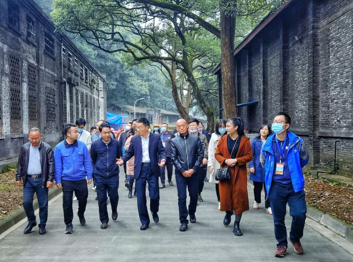 参观金喜来生态酿酒基地