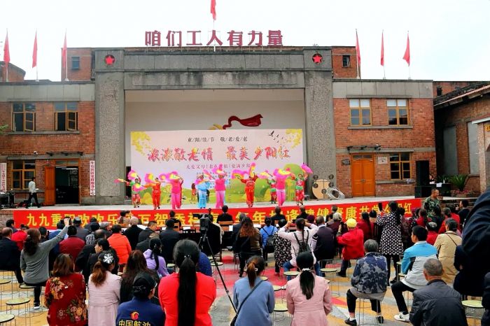 牛石镇本土文化队伍表演