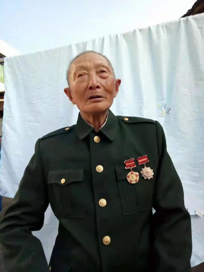 张德荣.jpg