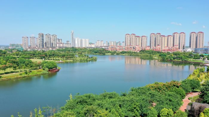 绿意盎然的公园城市 (2).jpg