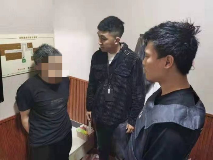 合成作战  抓获犯罪嫌疑人