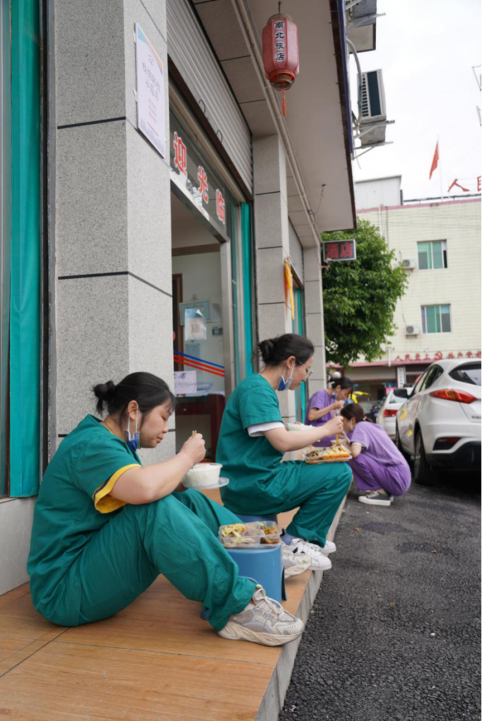抗疫人员的就餐