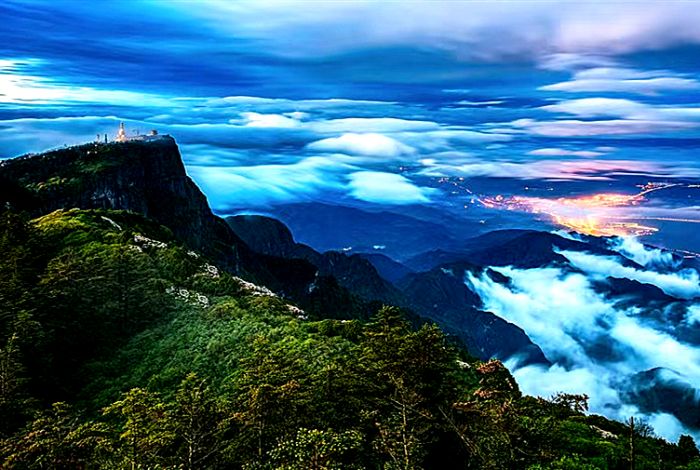 秀美峨眉山