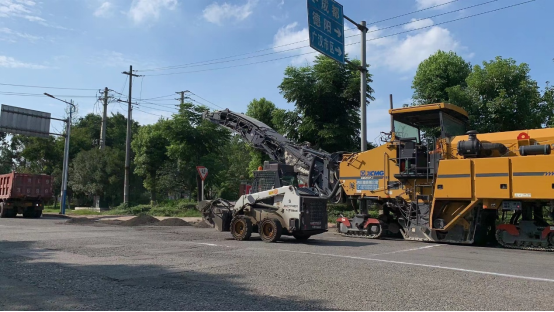 广汉市住建局全面完成破损路面施工 进一步提高道路维护质量