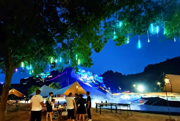 峨眉山夏夜的“人情味”