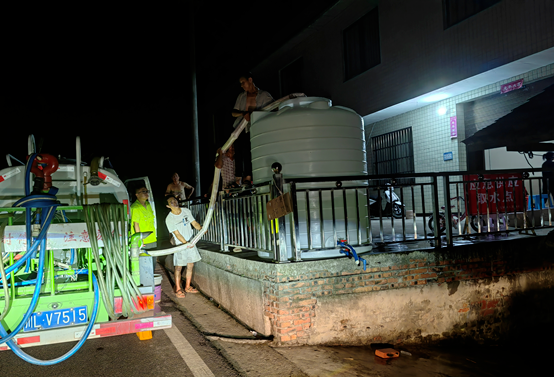 高笋乡在静云村设置抽水泵和应急供水管道