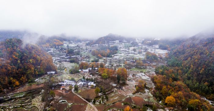 冬日静谧安宁的山乡.jpg