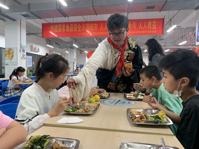 吃萝卜干3.jpg