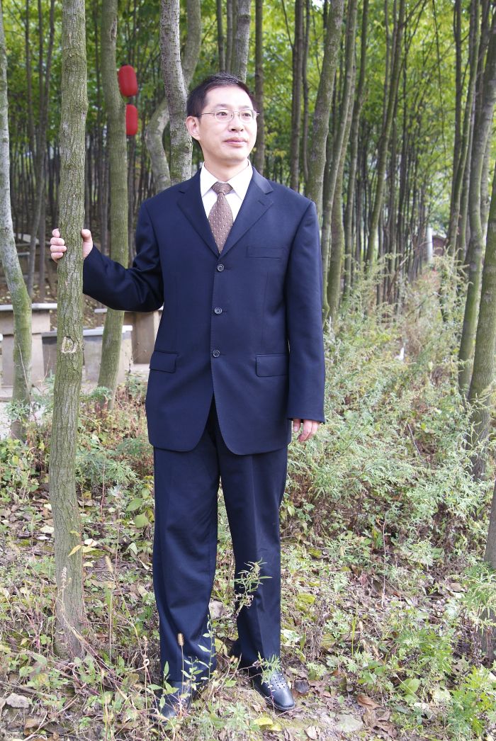 长期躬耕基层一线的统战作家粟舜成.jpg