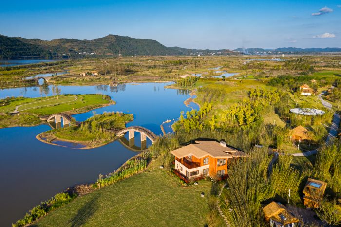 南充凤仪湾中法农业科技园，湿地生态观光农业园区中的木屋酒店，拍摄时间2019.10.jpg