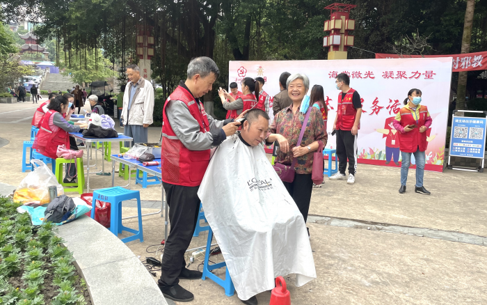 “海棠微光”志愿服务现场