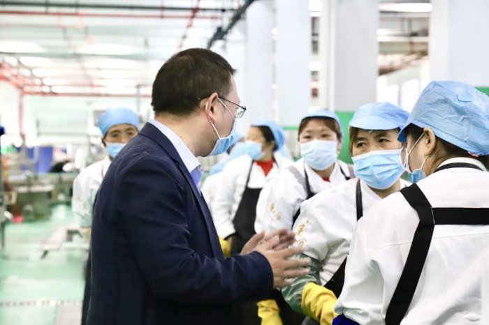 贵州娄山产业投资集团有限公司总经理胡颖智讲解加工注意事项图片2