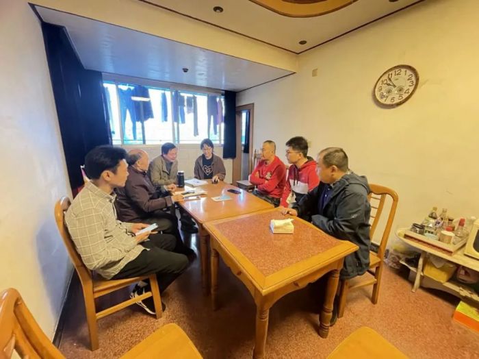 深入居民家里做工作