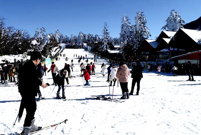 滑雪场上.jpg