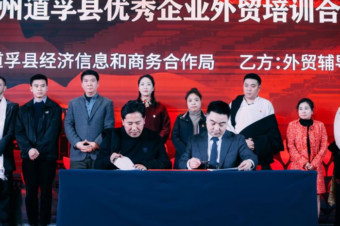 现场签约2.jpg