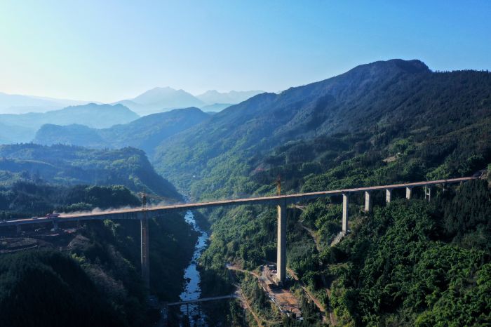 瓦屋山快速通道。周敬东　摄.jpg