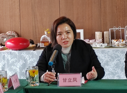 四川泓炜门业董事长甘立凤分享奋斗故事.png