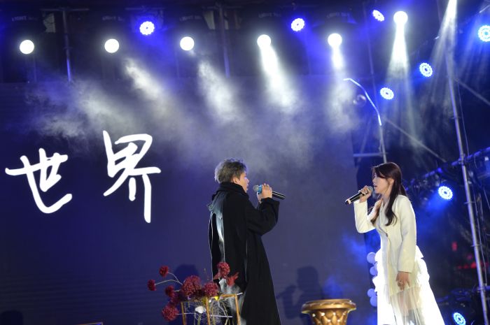 3月11日晚，“四川绿建杭萧”杯内江市第二届声动甜城歌王大赛决赛举行。图为比赛现场。 王斌 摄 (9).JPG
