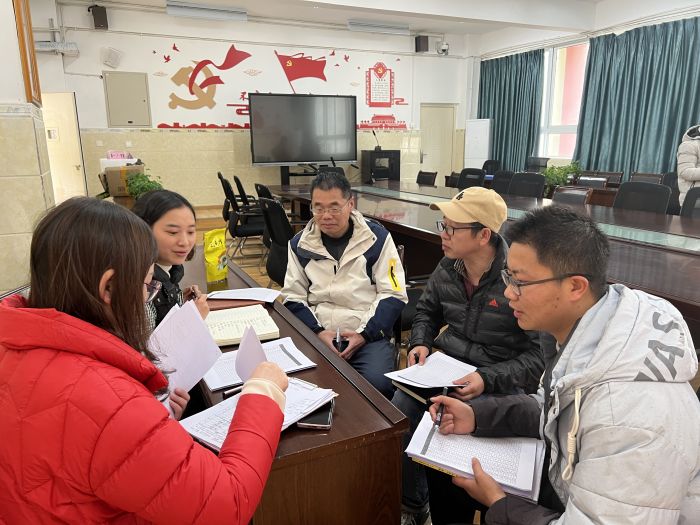 5帮扶教师参加班科联系会.jpg