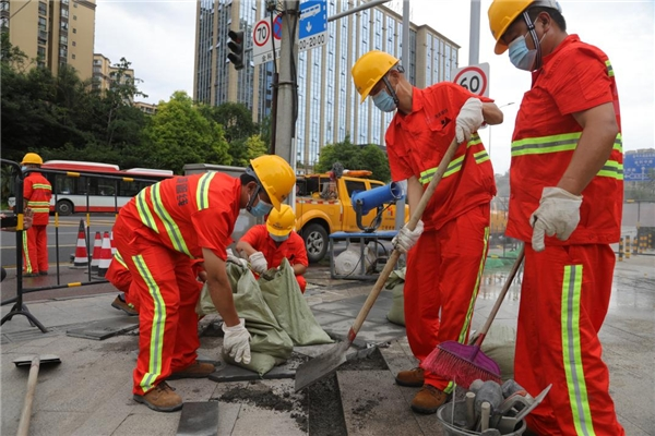 持续做好大运会保障区域道路管网巡查整改