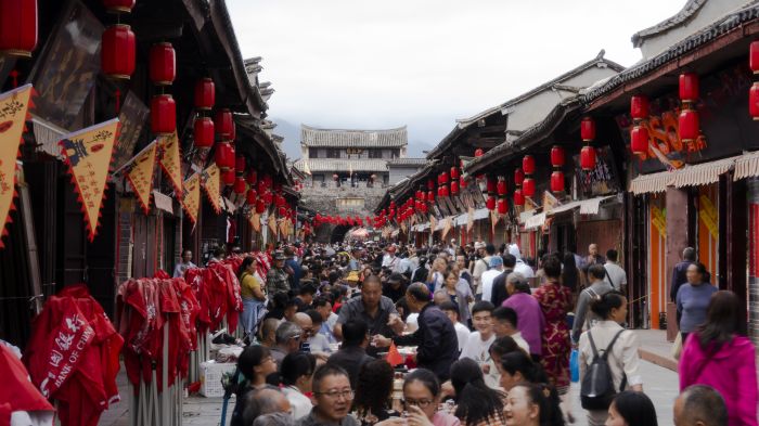 万人药根宴  刘飞 摄.jpg