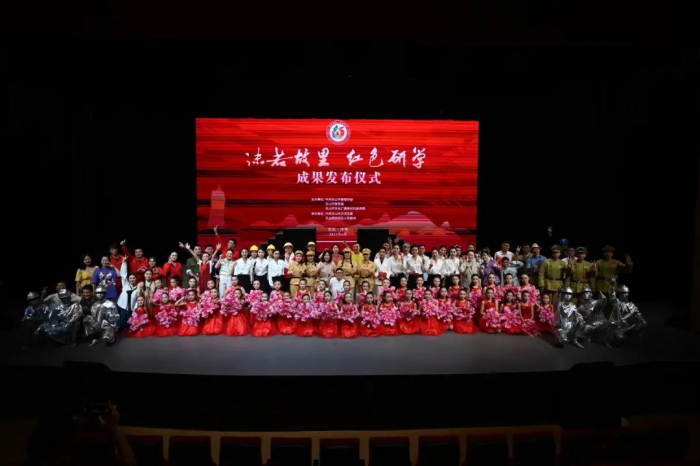 发布会现场合影