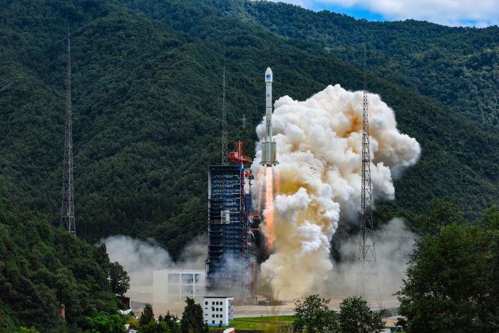 卫星腾飞-蒋志康-13980282374.JPG