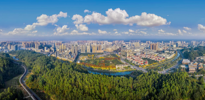 远眺乐山城