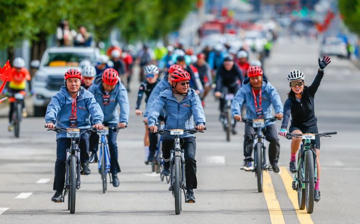 纳米体育国内首个Epic越野山地自行车系列赛在阿坝县开赛(图3)