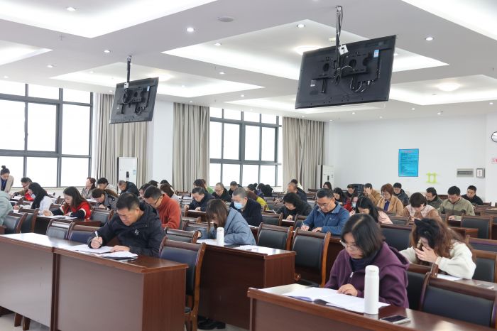 图为：考试现场照片