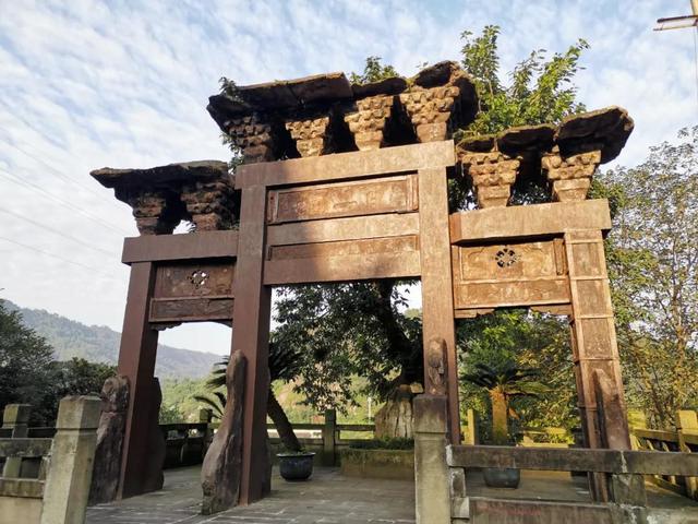 百二河山”坊