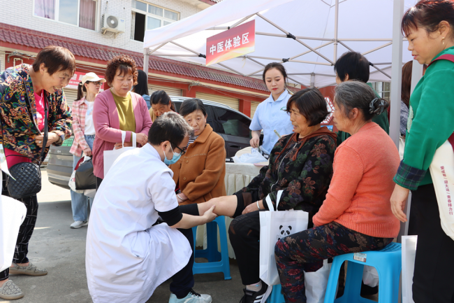 彭州市医联体多措并举 让雷火电竞中医药文化走进百姓生活(图5)