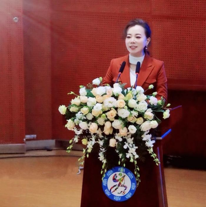 校长致辞图.jpg