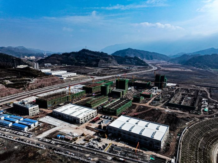 招商引资的国际知名企业——赣锋锂业项目建设现场.JPG
