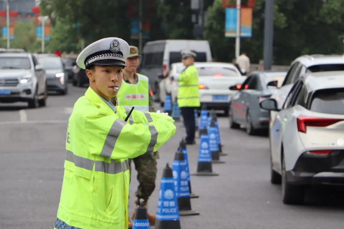交警维持次序