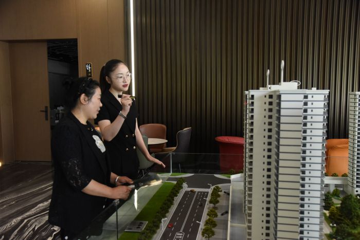 征迁户选购新房.jpg