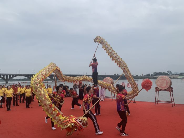 “舞龙”表演