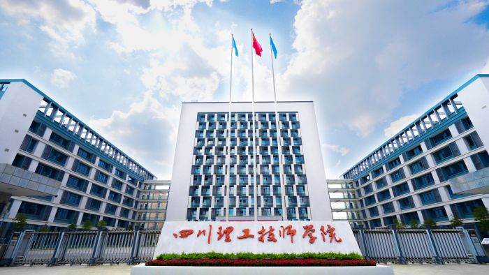 0学府校区大门.jpg
