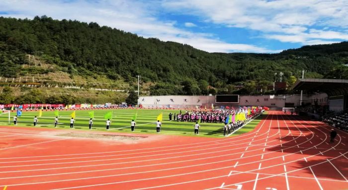 改扩建后的朝天中学运动场.jpg
