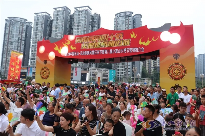活动现场人头攒动