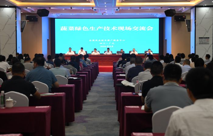 全国蔬菜绿色生产技术现场交流会在朝天区曾家山召开.jpg