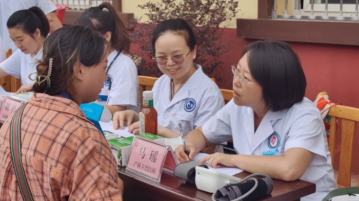 家门口的“一站式”巡回医疗