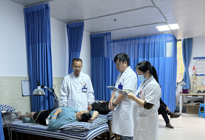 中医药特色诊疗服务越来越受到彝区百姓认可