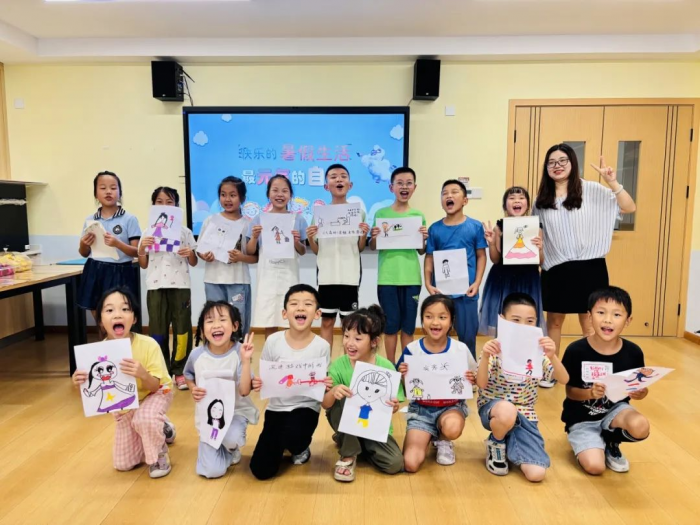 乐山市商业银行学生展示画作