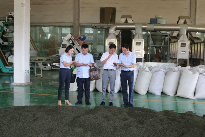 乐山市商业银行领导在公司调研