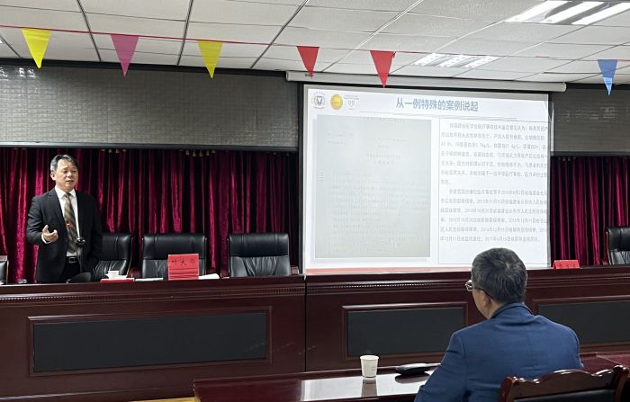 图为医疗专家授课.jpg